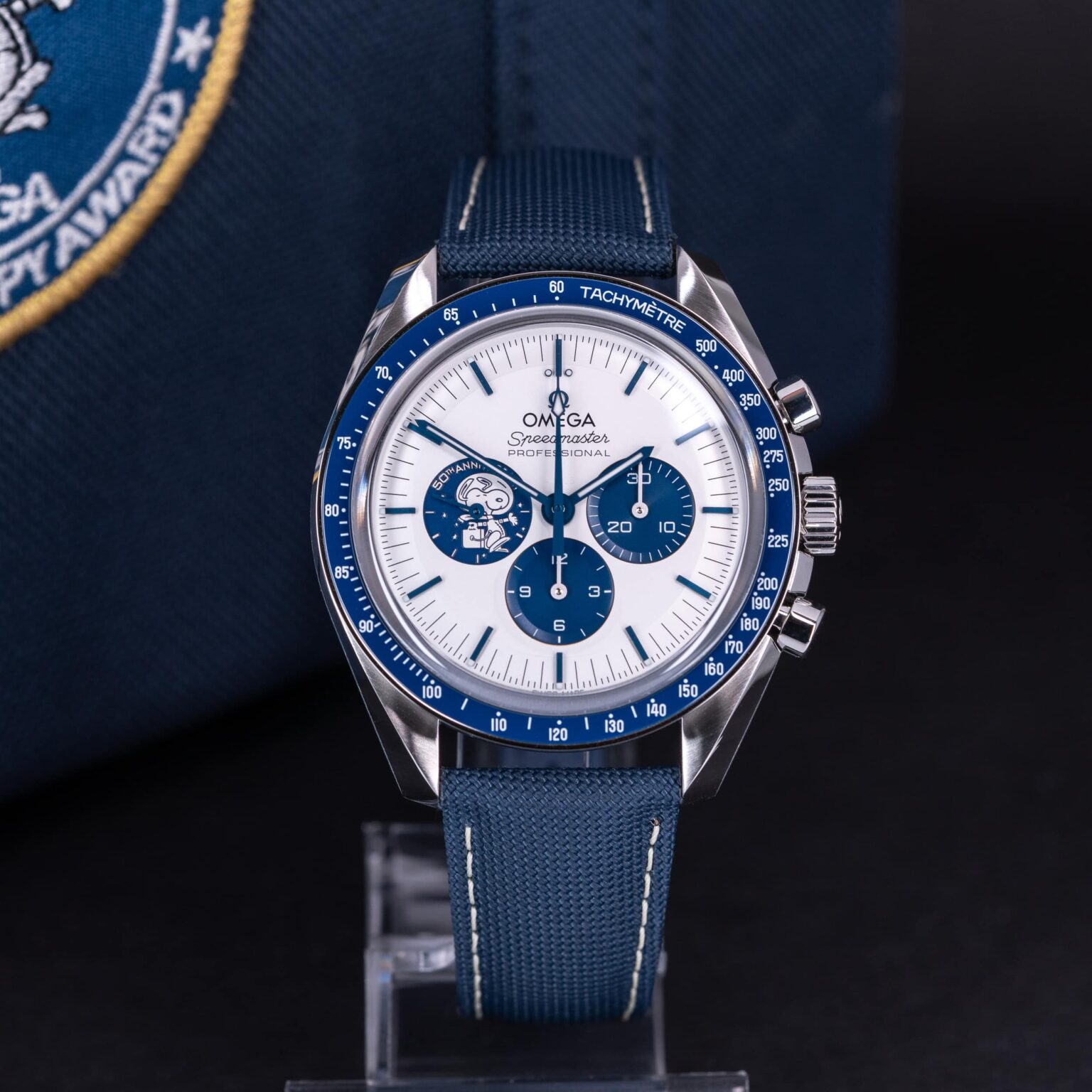 Omega-Speedmaster-50th-Silver-Snoopy-2023-12.jpg