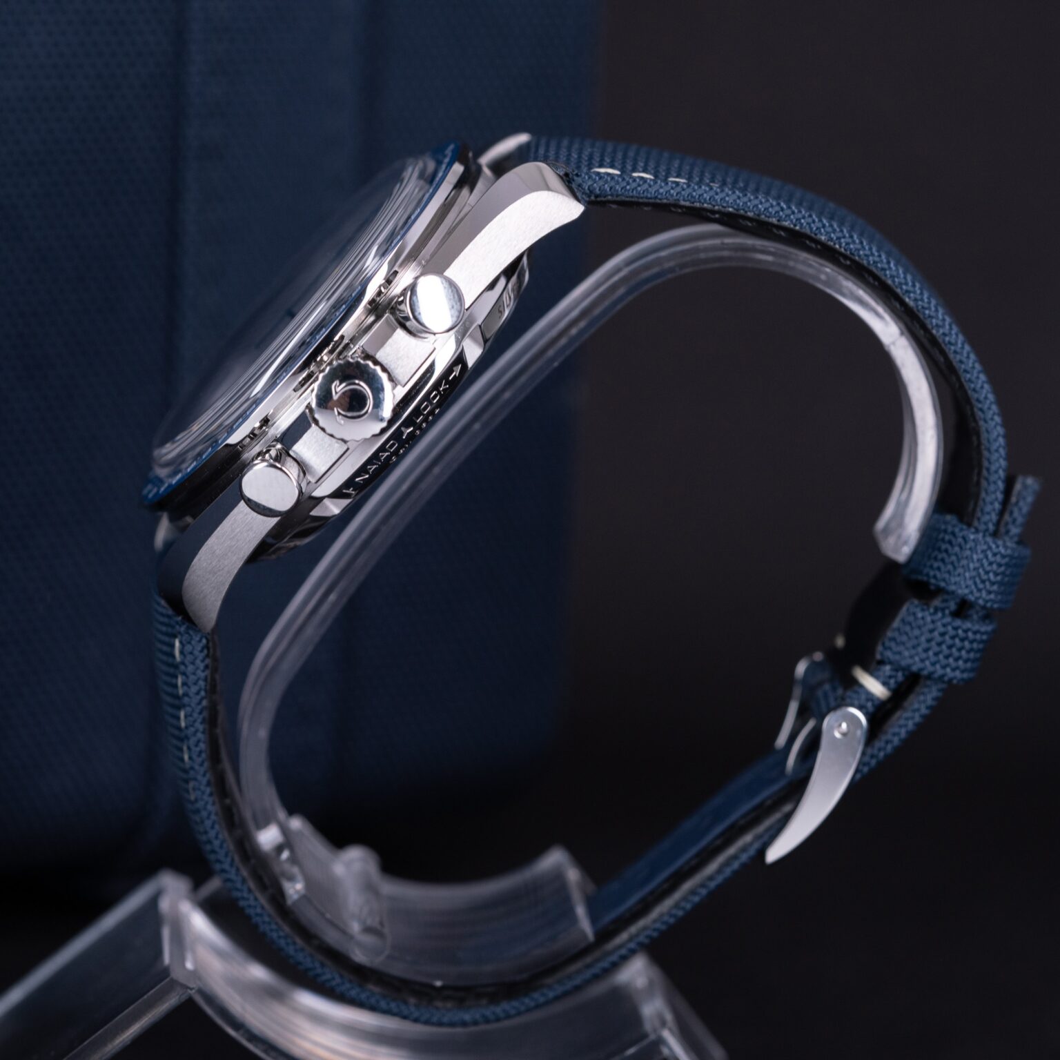 Omega-Speedmaster-50th-Silver-Snoopy-2023-14.jpg