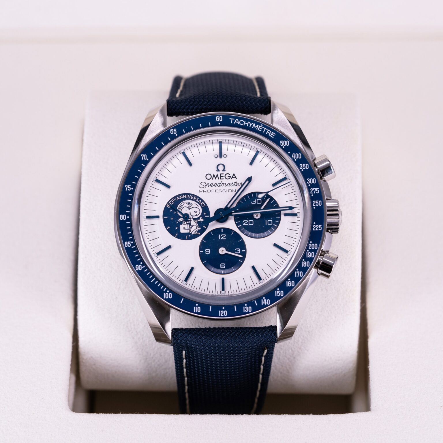 Omega-Speedmaster-50th-Silver-Snoopy-2023-2.jpg
