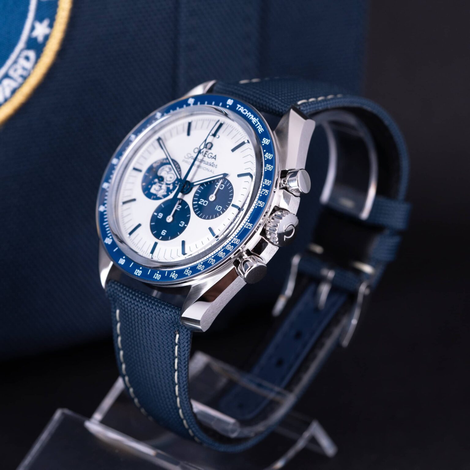Omega-Speedmaster-50th-Silver-Snoopy-2023-13
