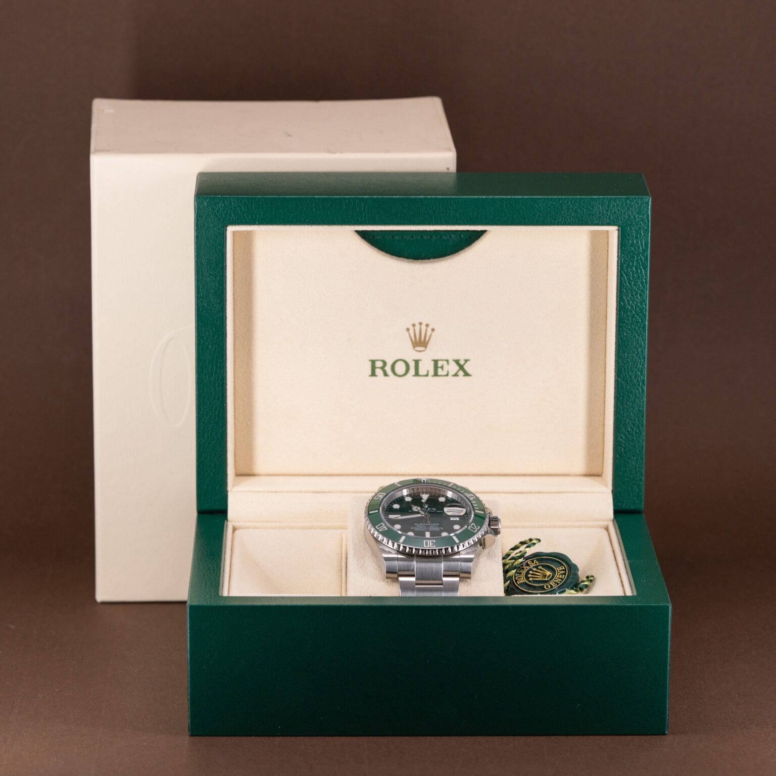 Rolex-Submariner-Hulk-116610LV-2015-10