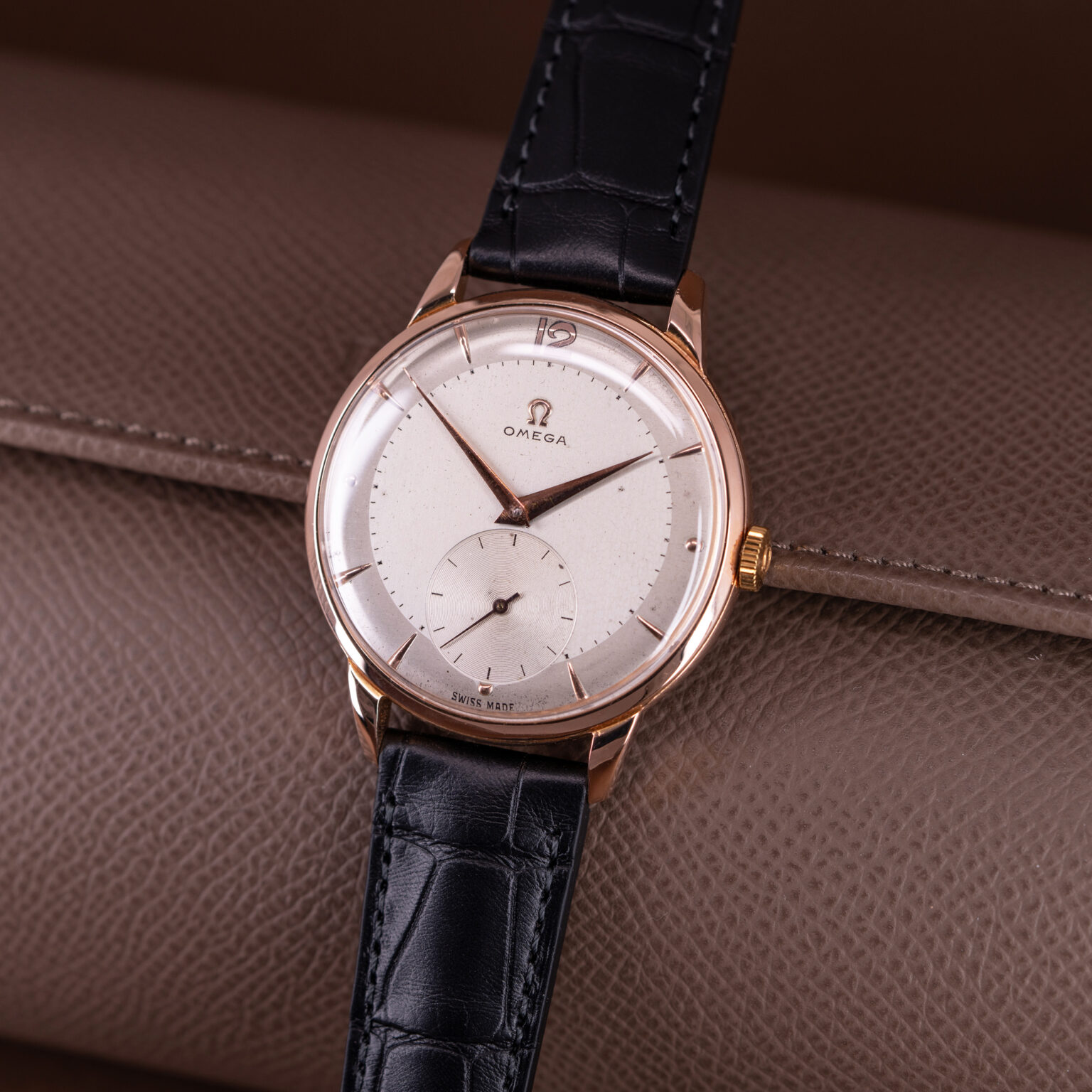 18k Omega Trésor Jumbo, ref. OT2687 from 1954.