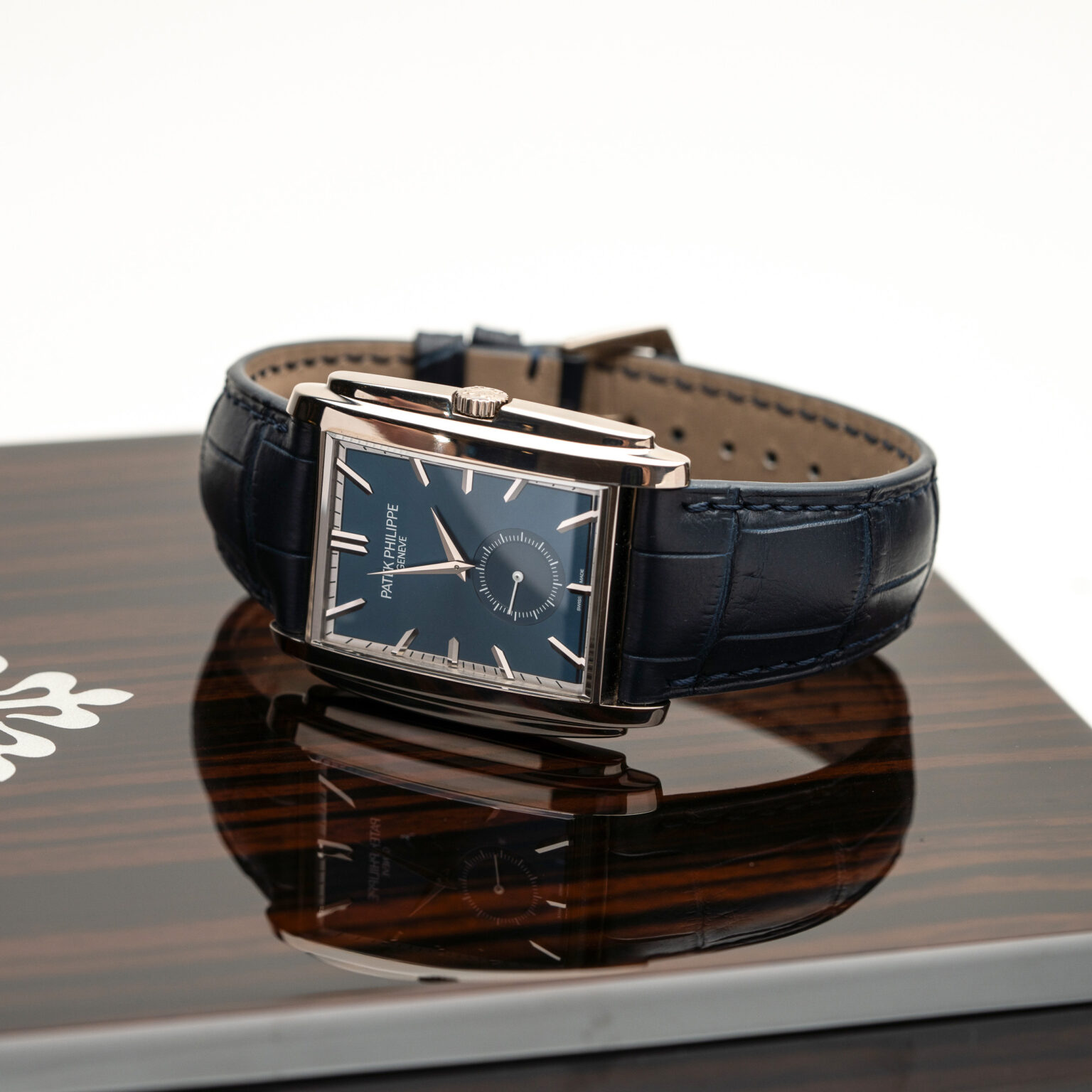 18k Patek Philippe Gondolo 5124G-011