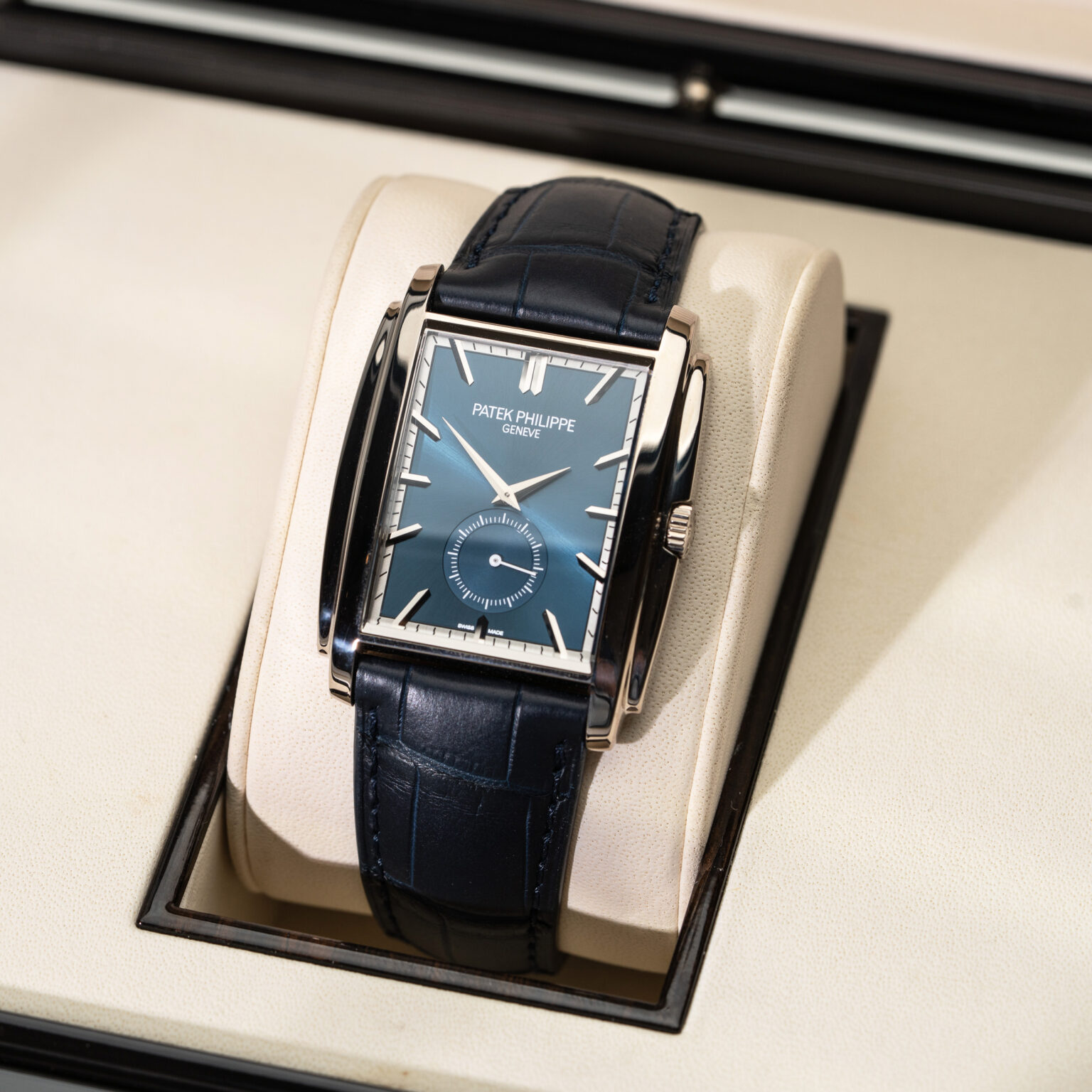 18k Patek Philippe Gondolo 5124G-011