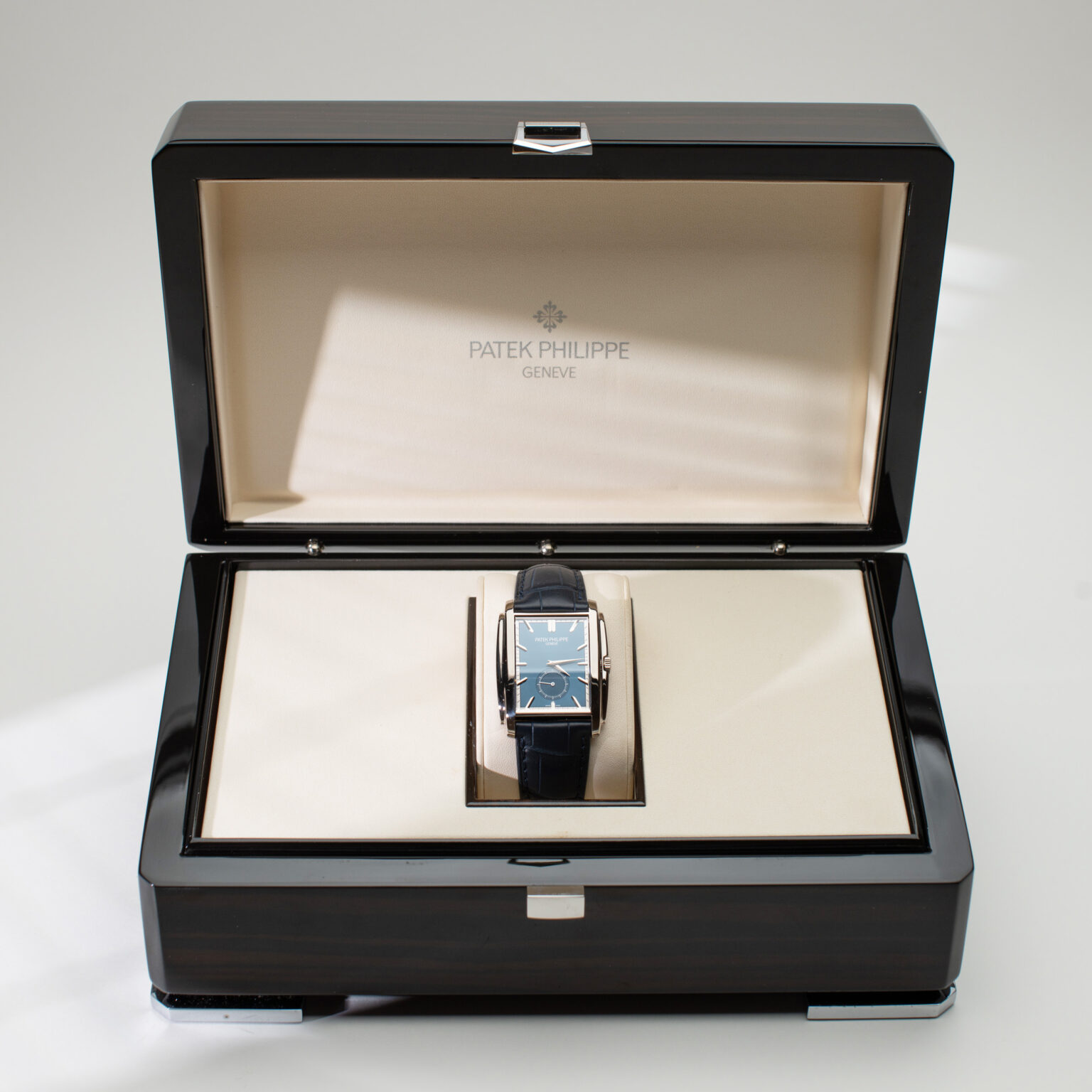18k Patek Philippe Gondolo 5124G-011
