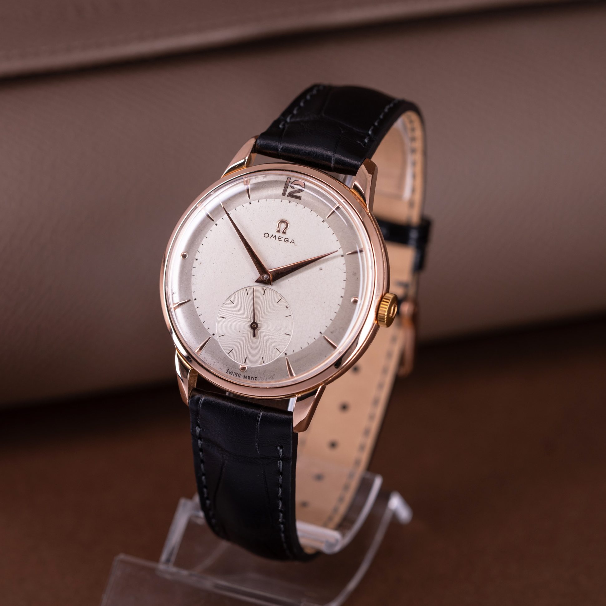 18k Omega Trésor Jumbo, ref. OT2687 from 1954.