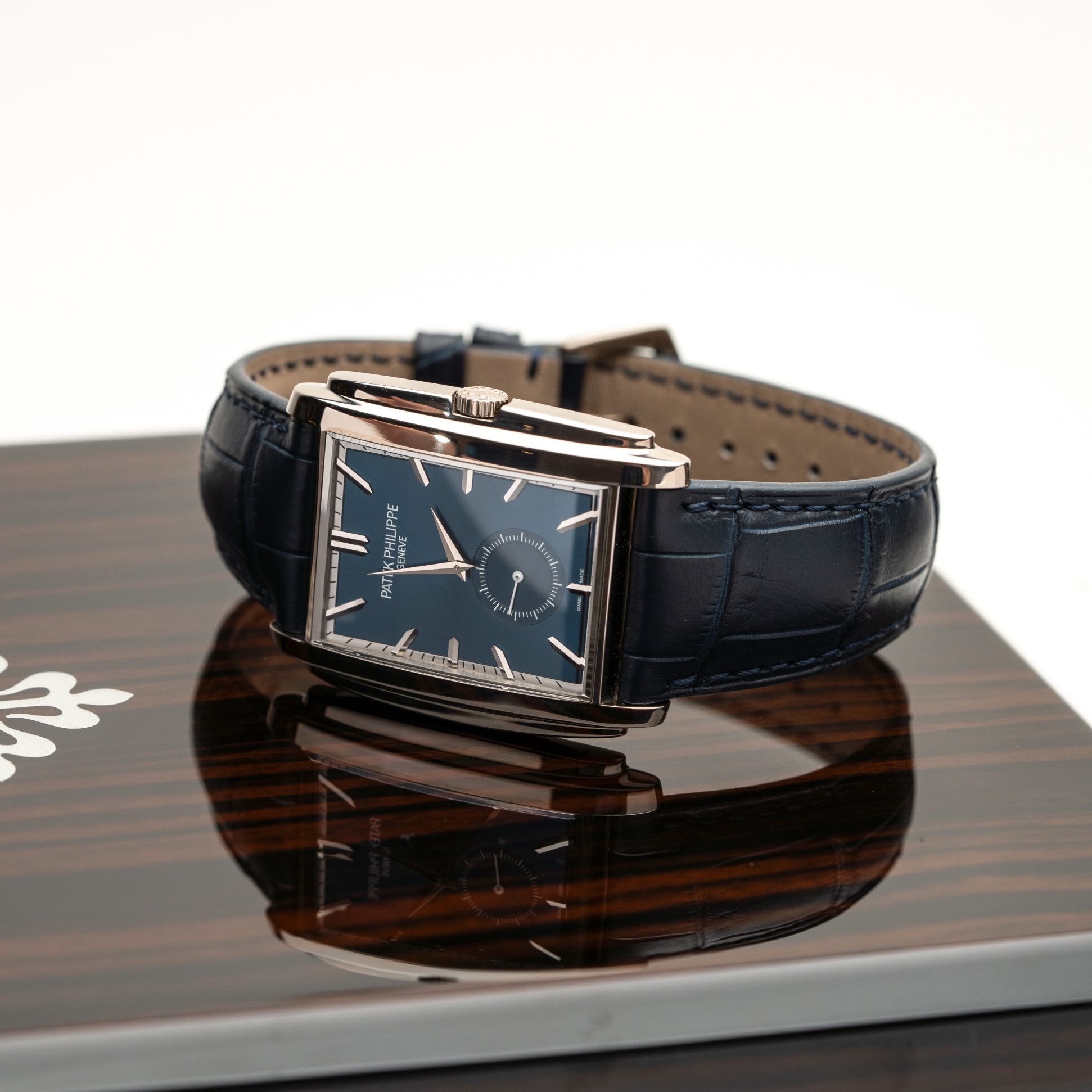 18k Patek Philippe Gondolo 5124G-011