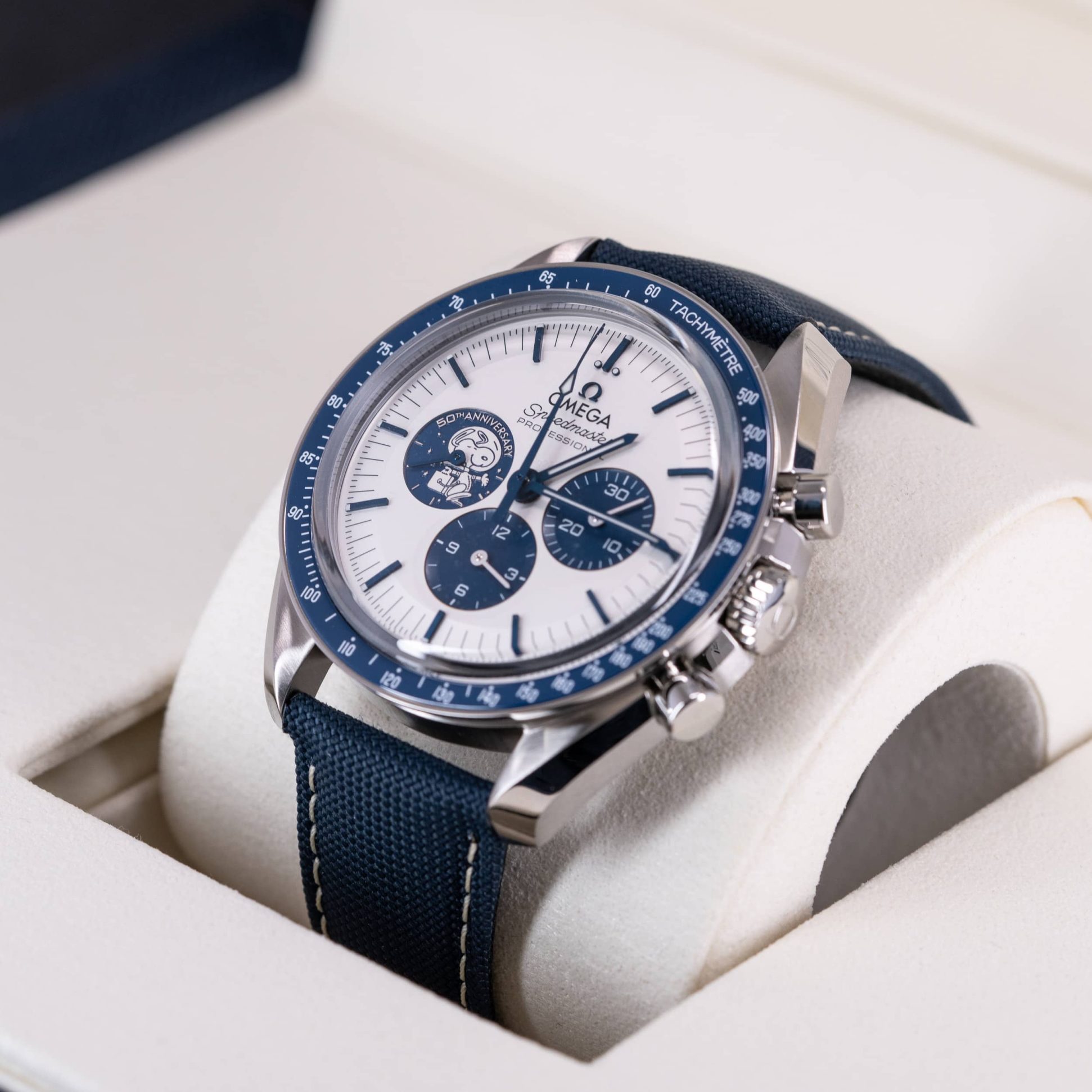 Omega-Speedmaster-50th-Silver-Snoopy-2023-3