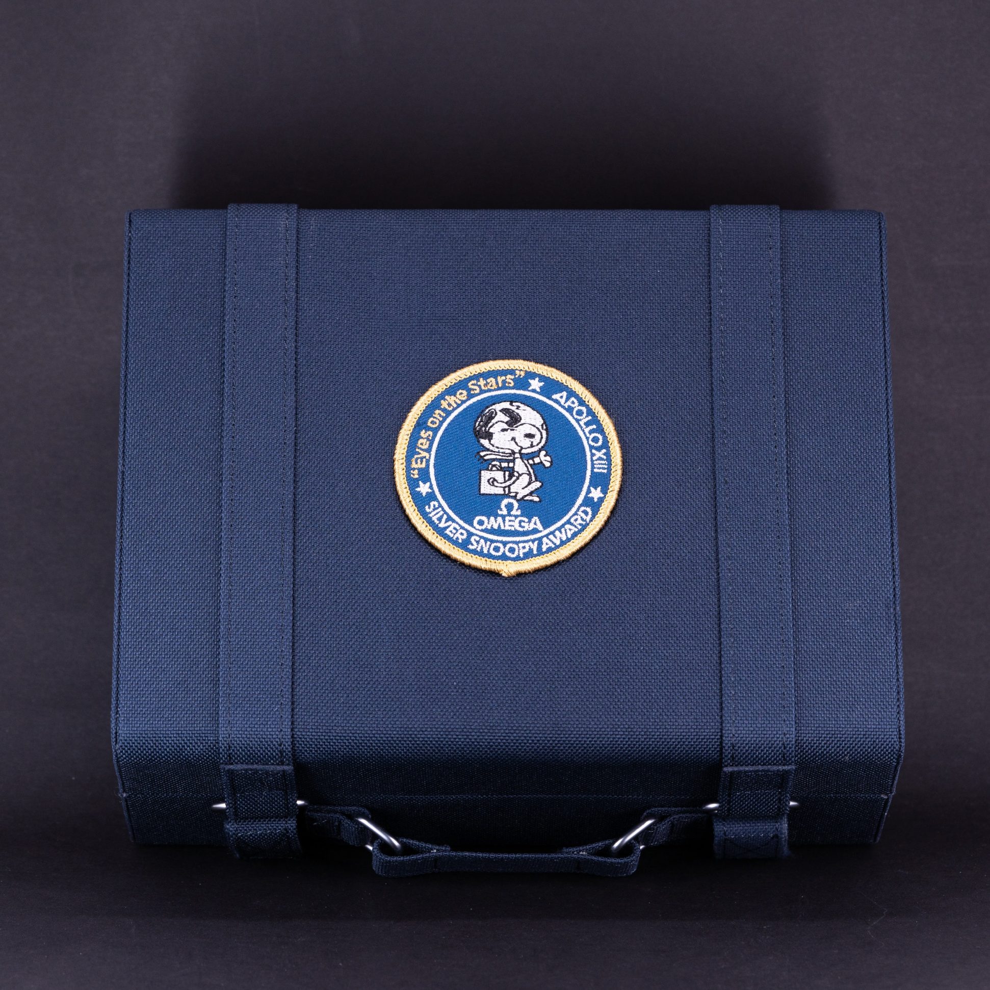 Omega-Speedmaster-50th-Silver-Snoopy-2023-8.jpg