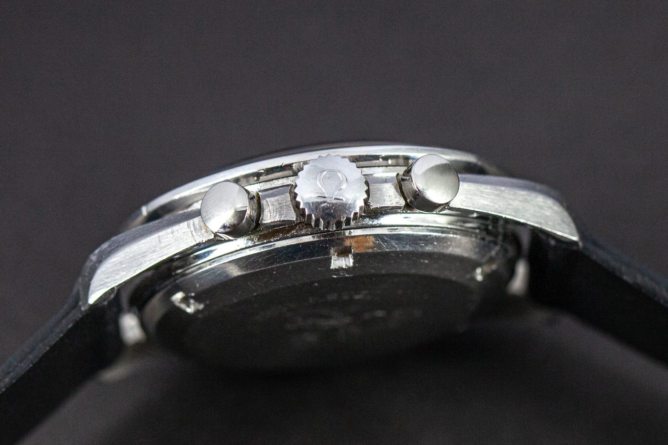 Omega_Speedmaster_105.012-65-5.jpg