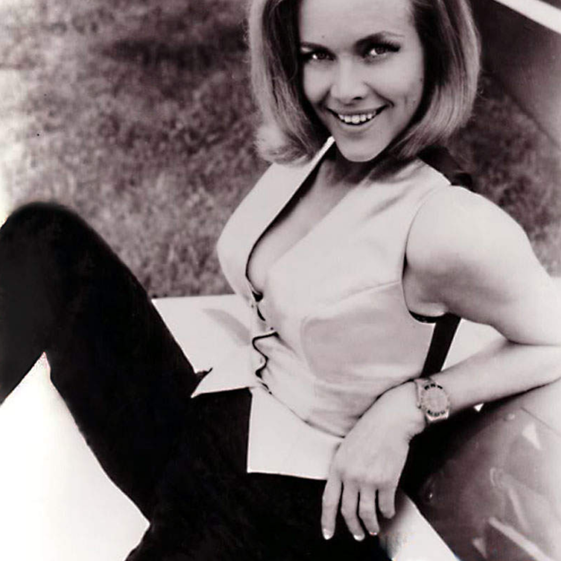 Honor Blackman in James Bond movie Goldfinger wear Rolex GMT-Master 6542.