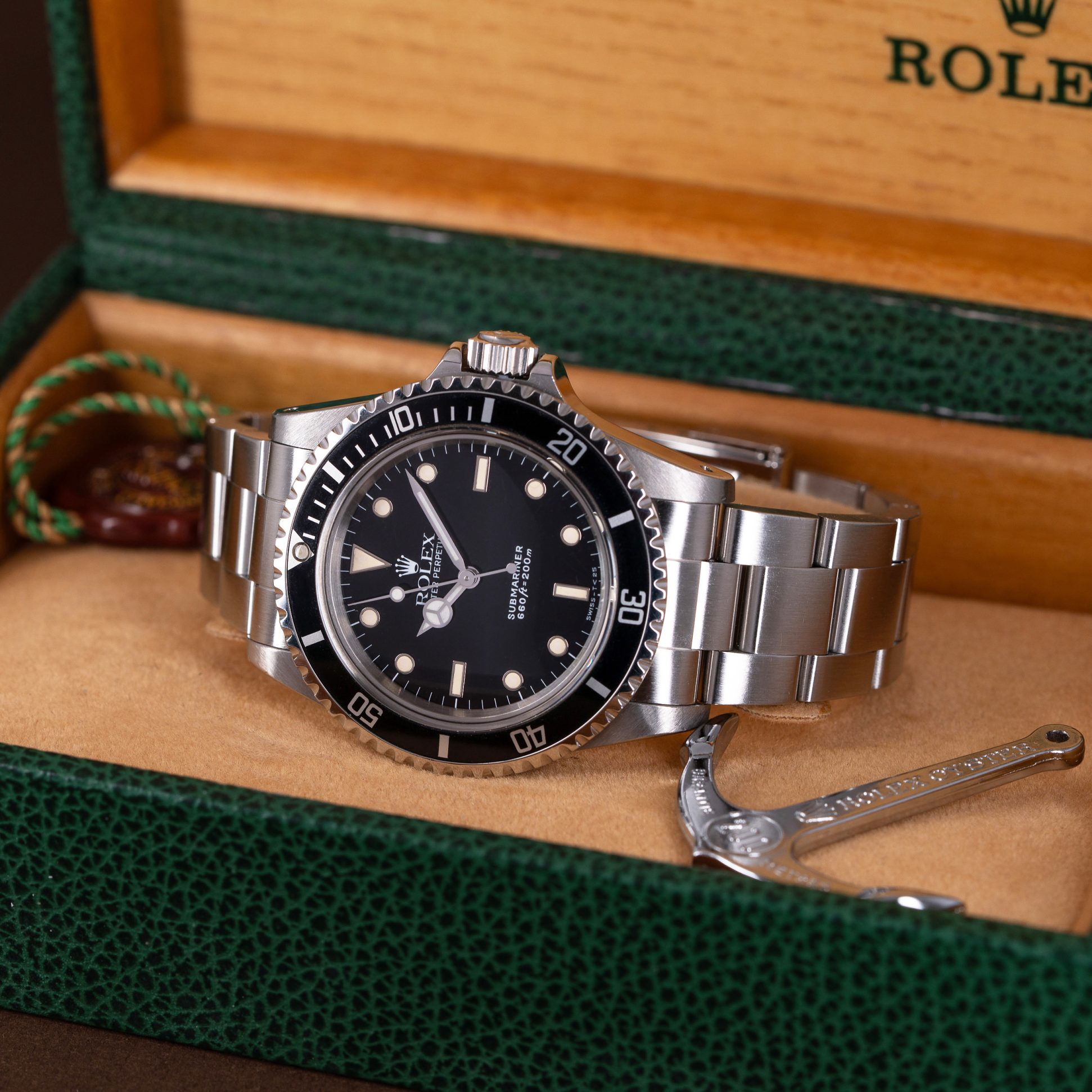 Rolex Submariner 5513 from 1990. Full-set with box and papers.
