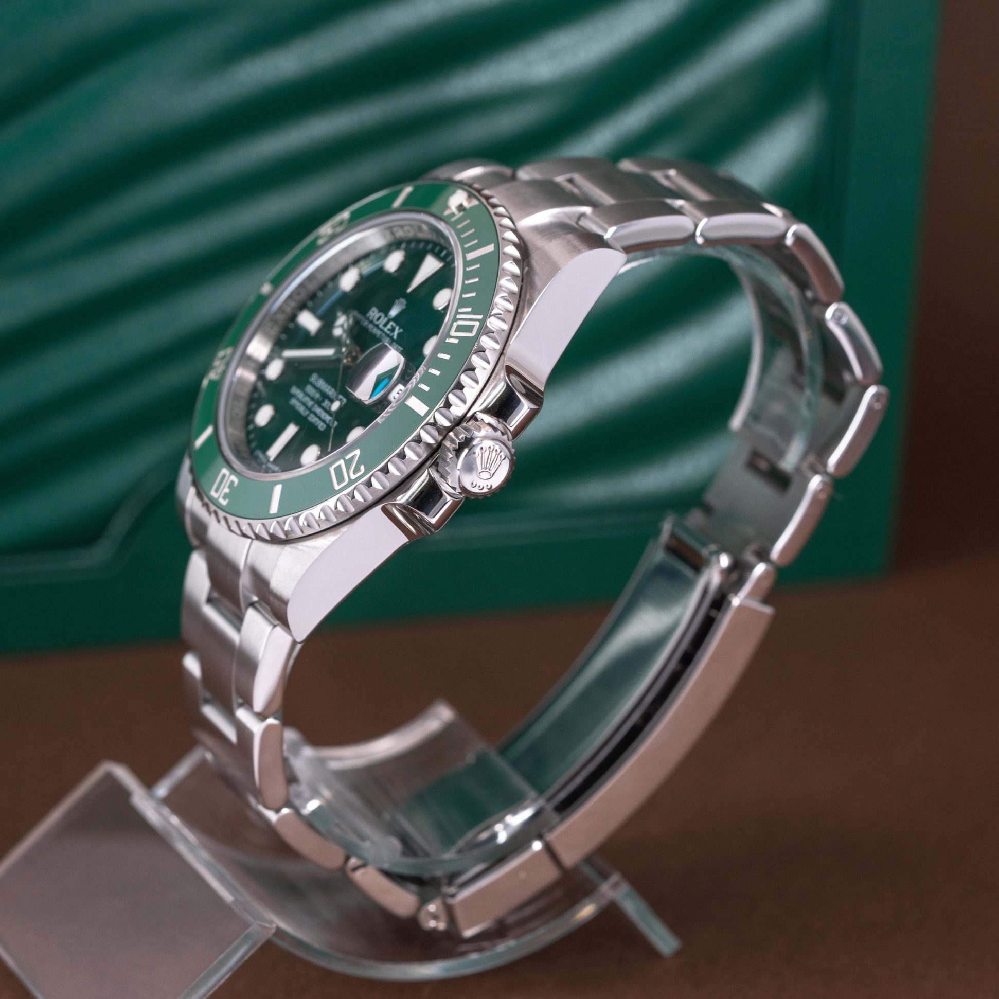 Rolex-Submariner-Hulk-116610LV-2015-06
